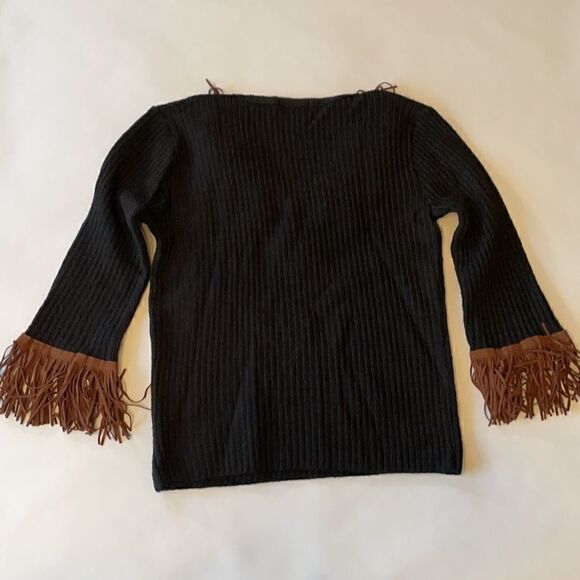 Ribbed, Fringed, V Neck Sweater from Paris - Picture 4 of 4
